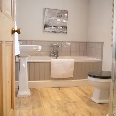 Minster-3 Bed-sleeps 6-fireplace-free Parking * York