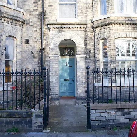 Holiday home Minster-3 Bed-sleeps 6-fireplace-free Parking *
