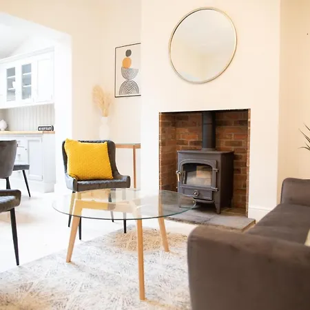 Minster-3 Bed-sleeps 6-fireplace-free Parking *