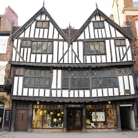 Minster-3 Bed-sleeps 6-fireplace-free Parking