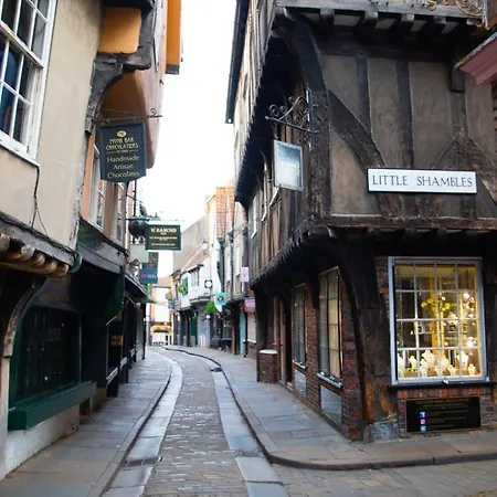Minster-3 Bed-sleeps 6-fireplace-free Parking * ヨーク