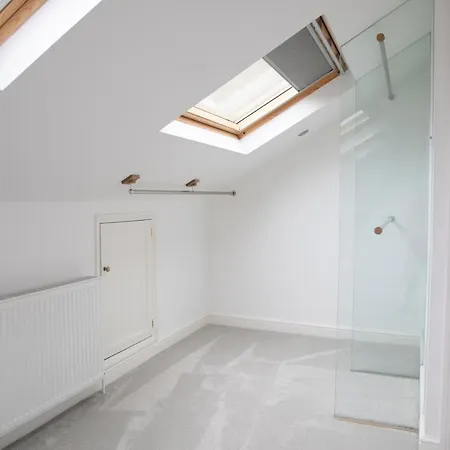 Minster-3 Bed-sleeps 6-fireplace-free Parking York