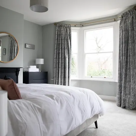 Minster-3 Bed-sleeps 6-fireplace-free Parking * York